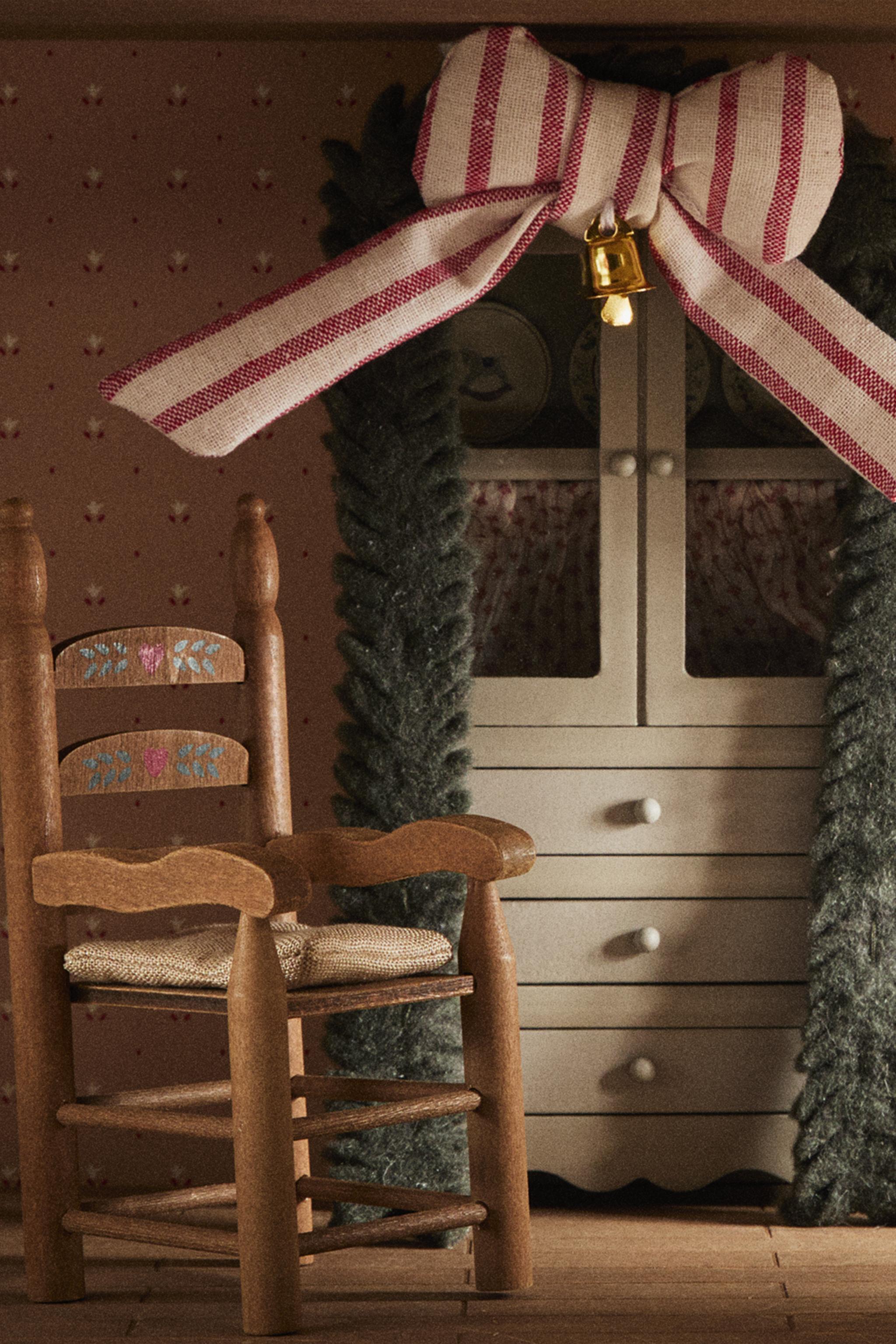 CHILDREN'S DOLLHOUSE CHRISTMAS LIVING ROOM TOY SET